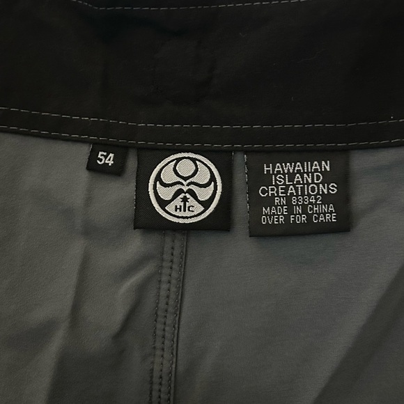 Men’s Hawaiian Island Creations Gray Board Shorts Size 54 NWT - Picture 4 of 7